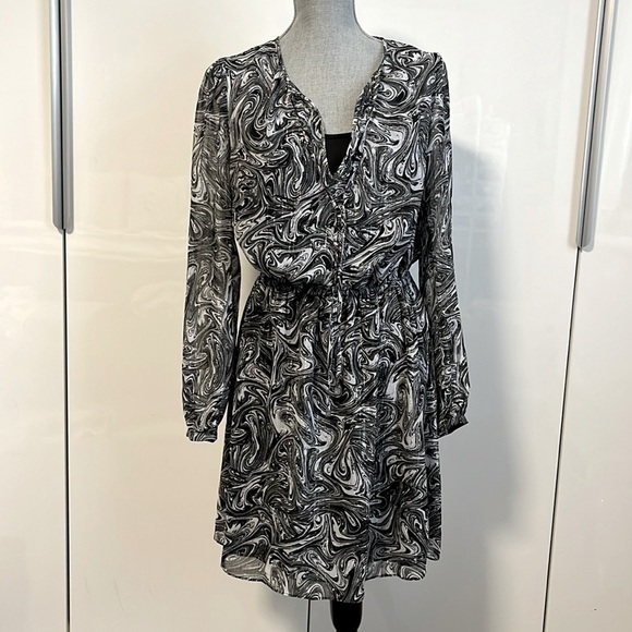 Michael Kors Dresses & Skirts - MICHAEL KORS NWOT Long Sleeve Georgette Printed Lined Dress, Size M